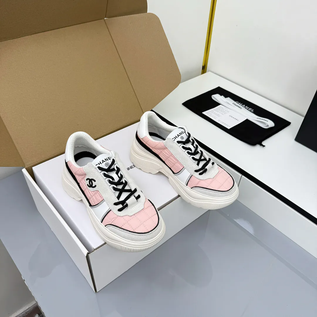 👟👟Ex-factory price 620👟👟 Chanel bread shoes ~ original calfskin panda shoes Chanel 25C latest hot style panda black and white sports shoes casual sneakers Xiaoxiang hot item classic black and white panda color coco girls must pay Fabric: original custom mixed sheepskin lining: original imported breathable mesh lining outsole: Original molded rubber + TPU combination Size: Women's 35-41